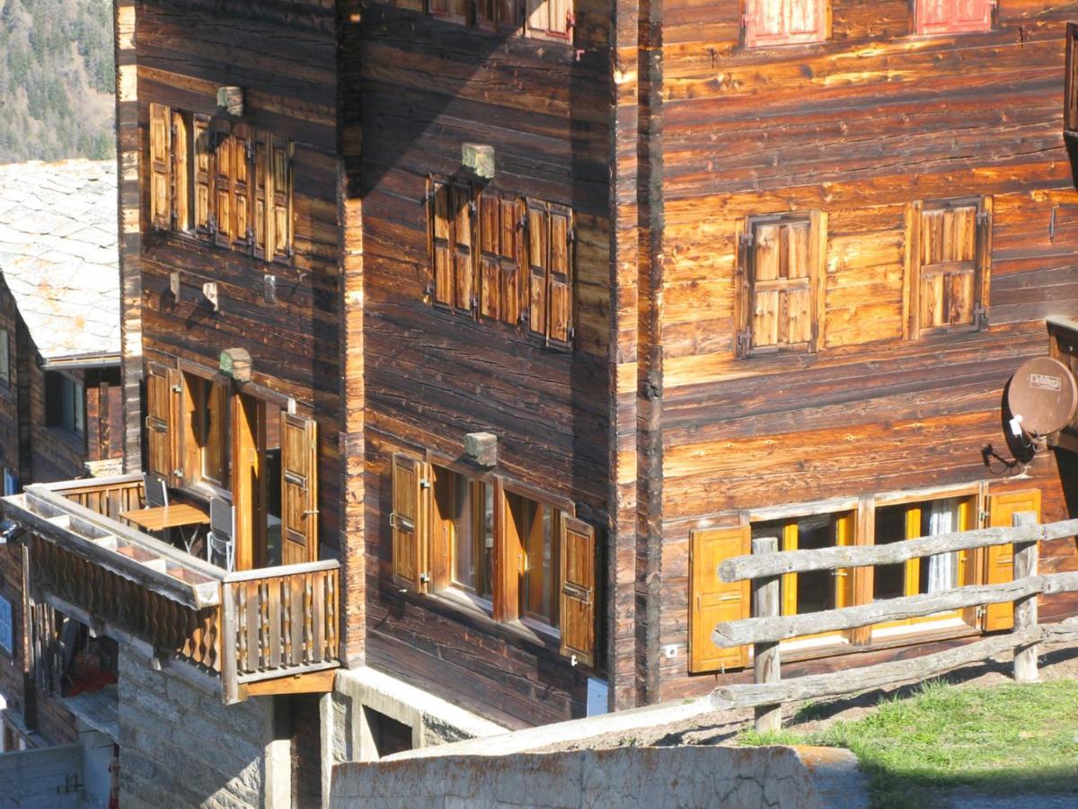 Alpia 26 - Zwei Zimmerwohnung In Traditionellem Walliser Haus Gasenried Kültér fotó