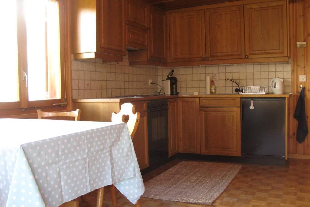 Alpia 26 - Zwei Zimmerwohnung In Traditionellem Walliser Haus Gasenried Kültér fotó